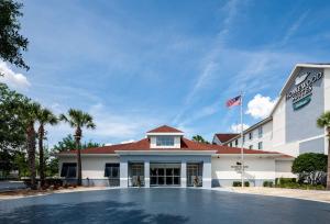 una representación de la parte delantera de un hotel en Homewood Suites by Hilton Gainesville, en Gainesville