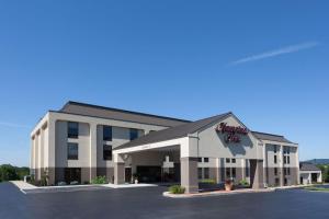 a rendering of the front of a hotel at Hampton Inn Harrisburg/Grantville/Hershey in Grantville