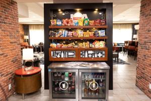 a drink station in a restaurant with food and drinks at Hampton Inn Hammond in Hammond