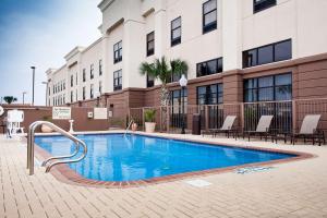a swimming pool in front of a building at Hampton Inn & Suites Harlingen in Harlingen