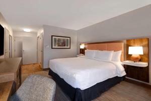 Hampton Inn & Suites by Hilton in Hot Springs, Arkansas客房内的一张或多张床位