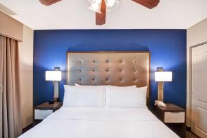 a bedroom with a large bed with a blue wall at Homewood Suites by Hilton Houston Near the Galleria in Houston