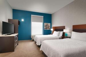 Home2 Suites by Hilton Houston Katy客房内的一张或多张床位