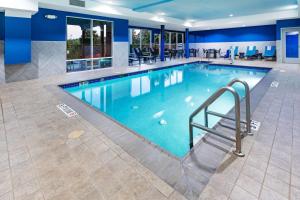 Bazén v ubytování Hampton Inn and Suites Houston Heights I-10 nebo v jeho okolí