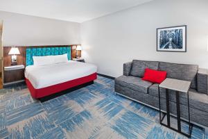 Postel nebo postele na pokoji v ubytování Hampton Inn and Suites Houston Heights I-10