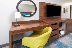 TV a/nebo společenská místnost v ubytování Hampton Inn and Suites Houston Heights I-10