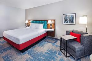 Postel nebo postele na pokoji v ubytování Hampton Inn and Suites Houston Heights I-10