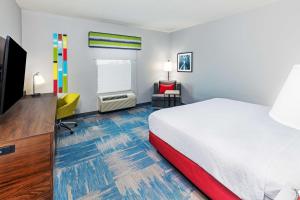 Postel nebo postele na pokoji v ubytování Hampton Inn and Suites Houston Heights I-10