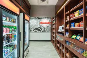 酒店内部或周边的超市或其他商店
