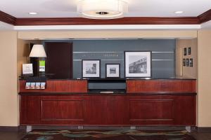 a lobby of a hotel with a reception desk at Hampton Inn Long Island/Islandia in Islandia