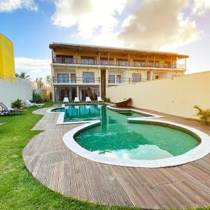 a house with a swimming pool in the yard at pousada Gostoso Paradise in São Miguel do Gostoso