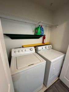 a laundry room with a washer and dryer at The Avalon in Clearwater