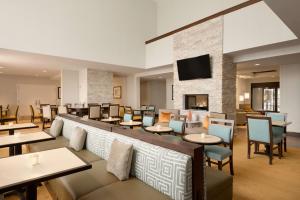 A restaurant or other place to eat at Homewood Suites Jacksonville Deerwood Park