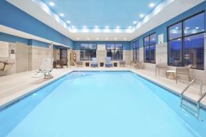 a swimming pool in a building with a swimming pool at Hampton Inn & Suites Grandville Grand Rapids South in Grandville