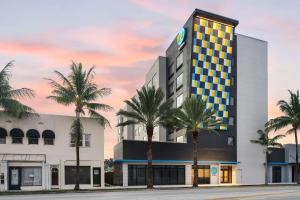 una representación de un hotel con palmeras delante en Tru By Hilton Ft Lauderdale Airport en Dania Beach