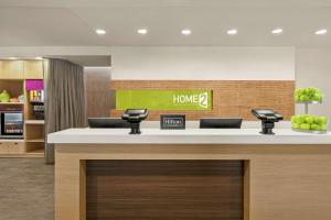 Home2 Suites By Hilton Fernandina Beach on Amelia Island, FL的厨房或小厨房