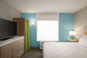Home2 Suites By Hilton Fernandina Beach on Amelia Island, FL客房内的一张或多张床位