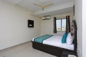 a bedroom with a bed and a television in it at OYO Flagship Hotel DS Grand Inn in Lingampalli