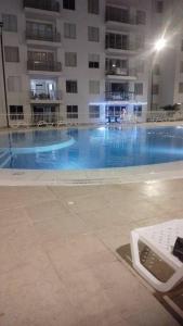 a large swimming pool in front of a building at para estrenar girardot in Soacha