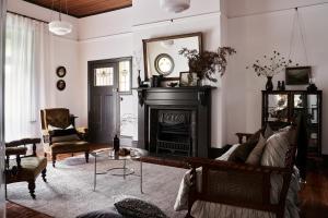 a living room with a fireplace and a couch at Luxury Bendigo Stay in Golden Square