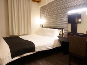 a hotel room with a bed and a desk at APA Hotel Honhachinohe in Hachinohe