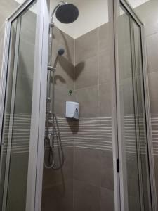 a shower with a glass door in a bathroom at Nifa House in Espargos
