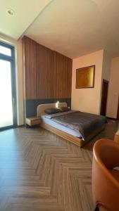 Postel nebo postele na pokoji v ubytování Twin Villa Đà Lạt