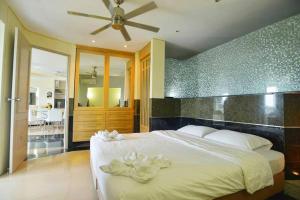 Кровать или кровати в номере Penthouse Galare Thong Tower