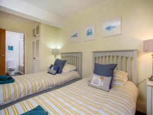 Łóżko lub łóżka w pokoju w obiekcie Seaview Palms