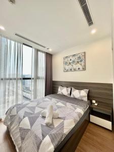 Căn hộ 2PN - Vinhomes Skylake - Luxury/Friendly 객실 침대