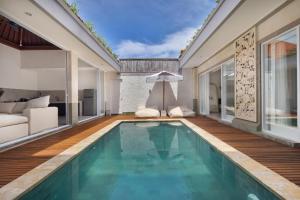 an indoor swimming pool in a villa at Villa Bella Rose Canggu in Canggu