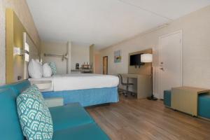 a large hotel room with a bed and a couch at Inn on Destin Harbor, Ascend Hotel Collection in Destin