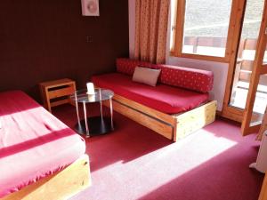 Appartement Valmorel, 1 pièce, 4 personnes - FR-1-356-344にあるシーティングエリア