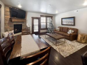 Χώρος καθιστικού στο Ideal Condo 2 Minute Drive to Deer Valley