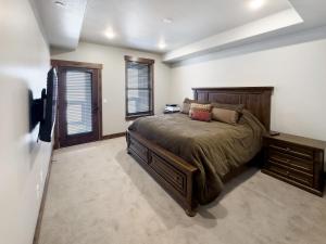 Ένα ή περισσότερα κρεβάτια σε δωμάτιο στο Ideal Condo 2 Minute Drive to Deer Valley