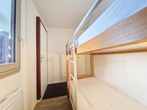 a bedroom with bunk beds in a room with a window at Studio cosy à Val-d'Isère, 4 pers, balcon, cuisine équipée - FR-1-518-157 in Val dʼIsère