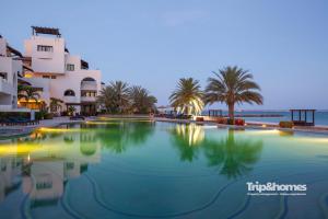 Bazén v ubytování Playa de La Paz 1 Br Luxury Condo & access to Beach Club nebo v jeho okolí + 29 fotografií