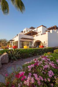 Zahrada ubytování Playa de La Paz 1 Br Luxury Condo & access to Beach Club