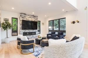 a living room filled with furniture and a flat screen tv at Bellevue Splendor Birch Cedar Suite BY Betterstay in Bellevue