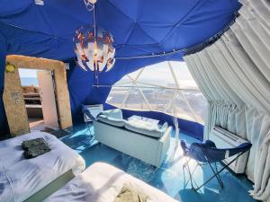 a room with a blue ceiling with a large window at -SORA-BASE（ソラベース） in Toyohama