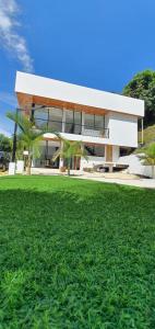 a house with a lawn in front of it at TERRA LOMA House Hotel in Nimaima