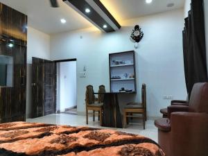 Hotel Dawat客房内的一张或多张床位