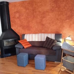 A seating area at Apartaments Arenys De Boi