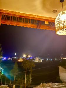 a view of a city at night with a chandelier at Dongvan Ville Du H'Mong Hotel in Dồng Văn