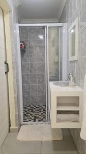 Ένα μπάνιο στο 20 Almond Rd +15 φωτογραφίες