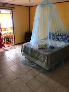 Tempat tidur dalam kamar di Fare OKAI