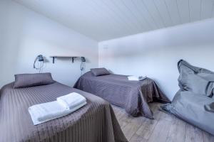 Кровать или кровати в номере Lomahuoneisto Skivillas 28 A 10