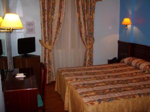 Postel nebo postele na pokoji v ubytování Hostal Centro Sol Madrid