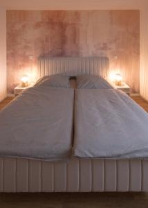 a large bed with two nightstands and two lamps at Casa Lorsch 1 in Lorsch
