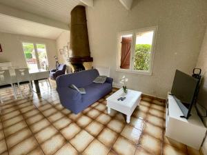 Khu vực ghế ngồi tại Holiday house with garden and terrace close to the ocean in Lacanau-Ocean